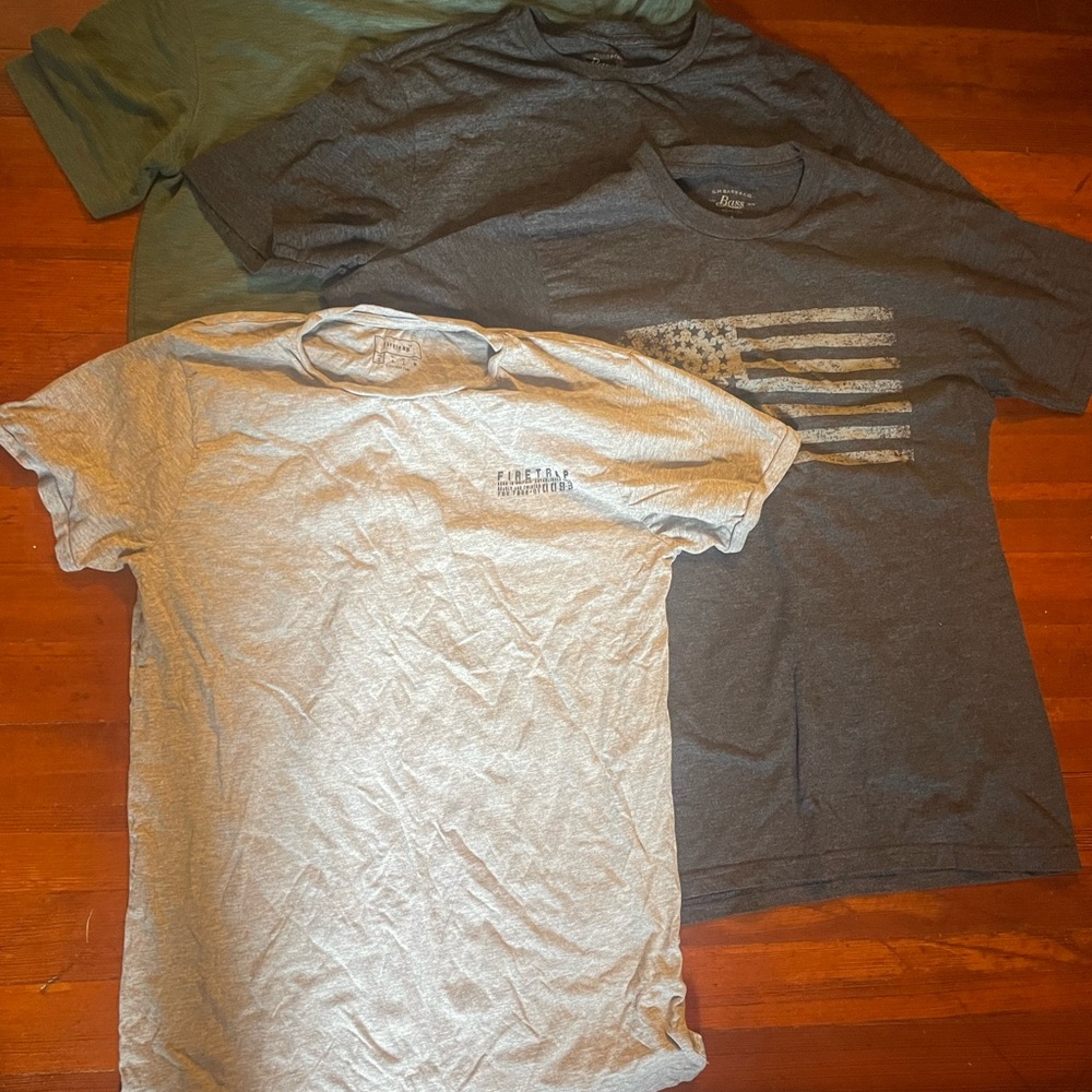 Lot of 4 men’s small Short Sleeve Tee Essential for Casual Comfort